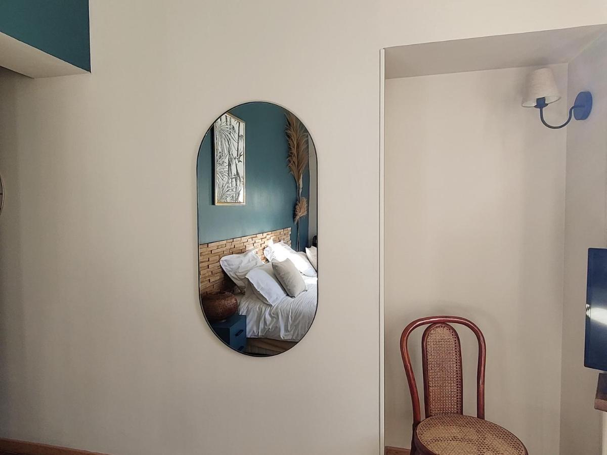 Chambres D'Hotes - Bed And Breakfast Les Palmiers Meze Room photo