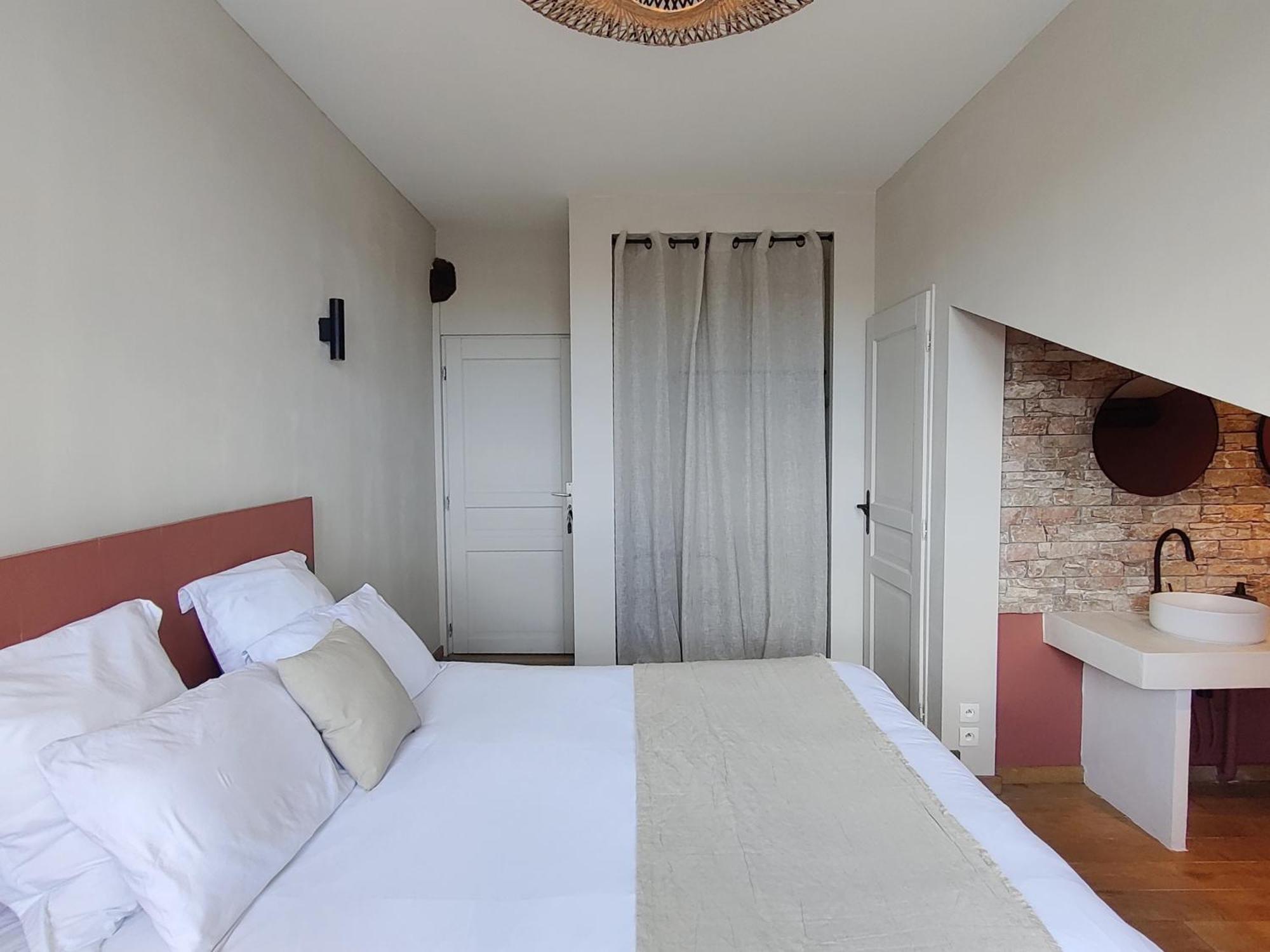Chambres D'Hotes - Bed And Breakfast Les Palmiers Meze Room photo