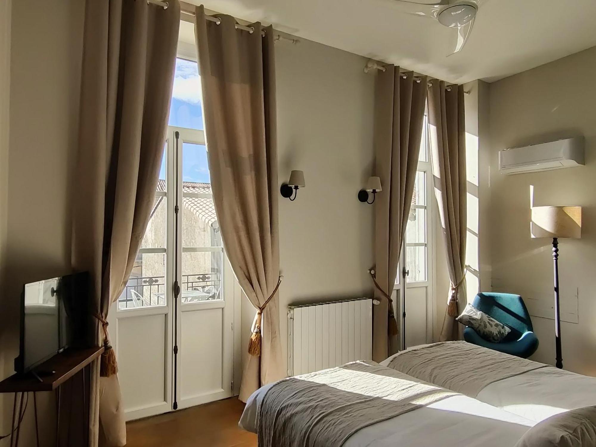 Chambres D'Hotes - Bed And Breakfast Les Palmiers Meze Exterior photo
