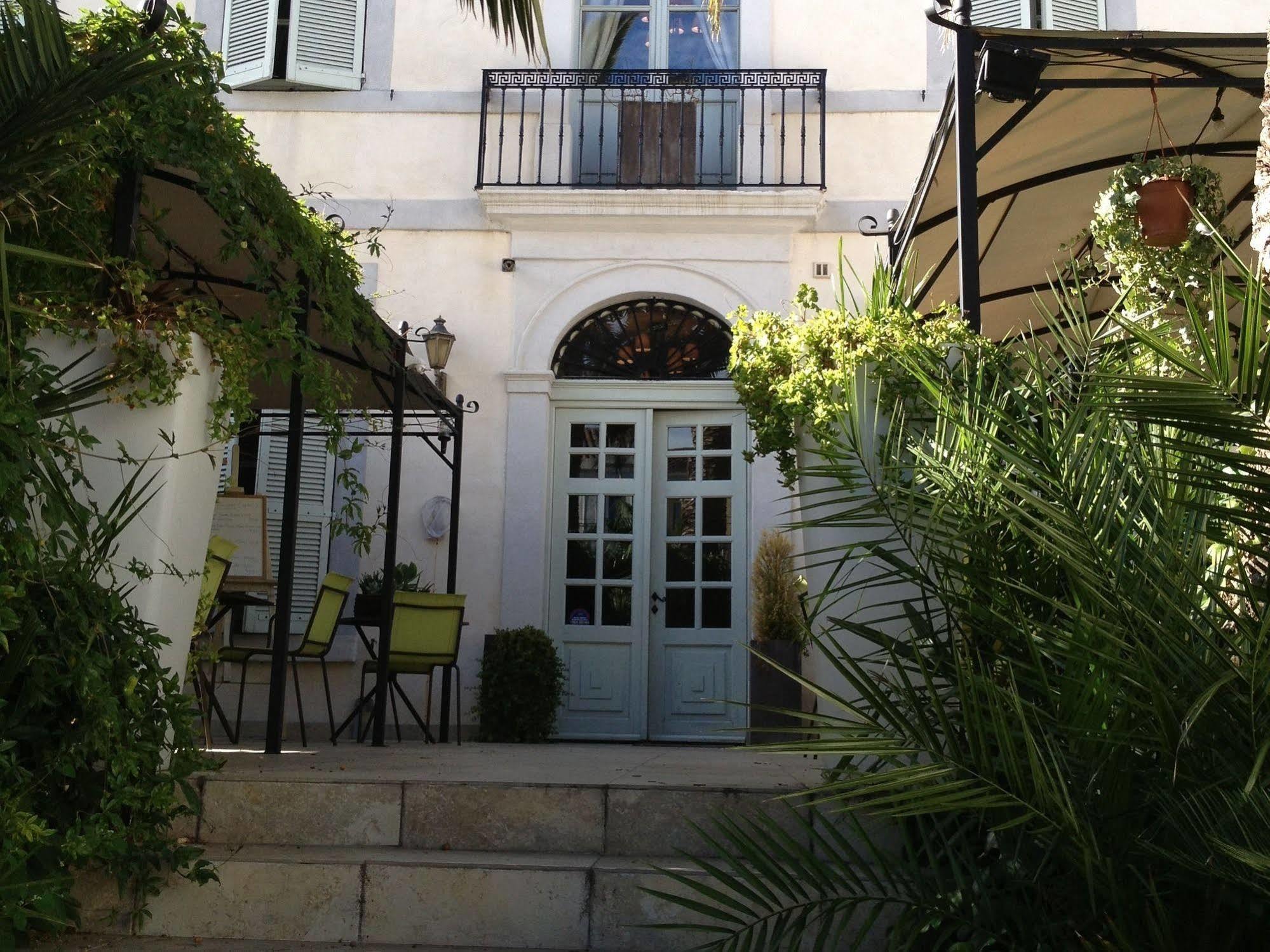 Chambres D'Hotes - Bed And Breakfast Les Palmiers Meze Exterior photo